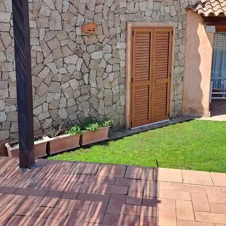 Zoe *